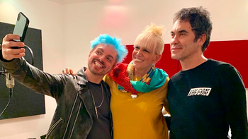 ¿Valeria Lynch, muy cerca del cantante de Attaque 77?