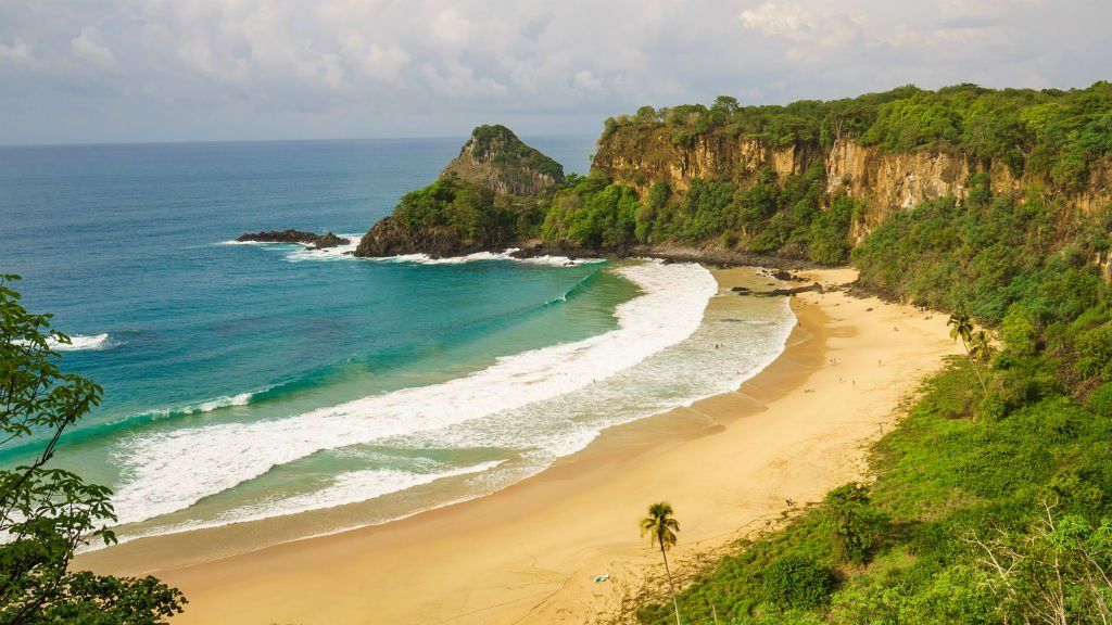La playa brasilera de Baia Do Sancho fue elegida como la mejor del mundo