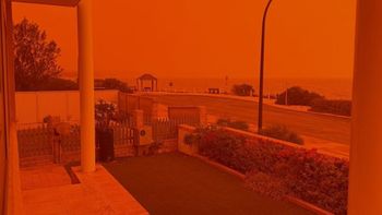 Una escena apocalíptica: por qué el cielo de Australia se tiñó de rojo sangre