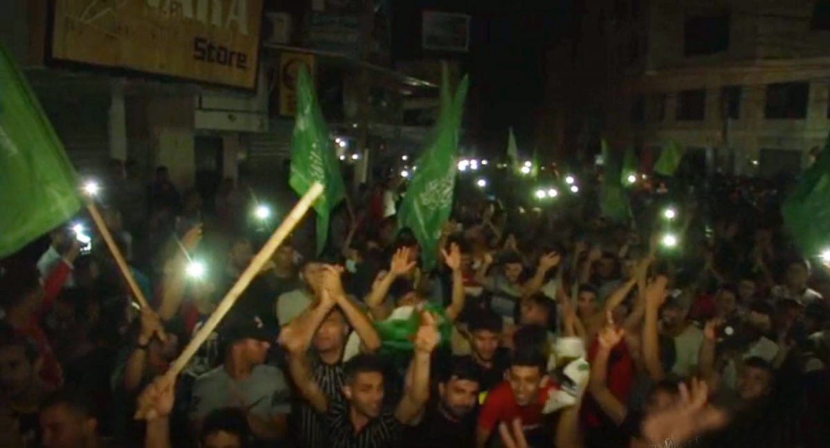 Miles de personas festejan en Gaza el cese del fuego (Foto: AP).