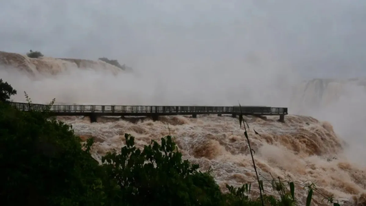 Hallan un cuerpo en Foz de Iguazú e investigan si se trata del hombre que cayó en las Cataratas