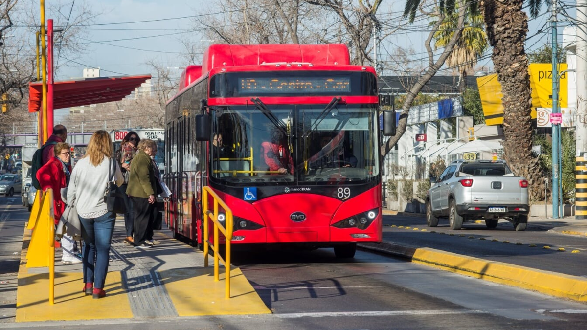 Llegar tarde en un sueño puede ser una señal de que estás con ansiedad o sintiendo que no llegás a lo que se espera de vos. Foto: Internet/Colectivo/Significado de los sueños. Llegar tarde en un sueño puede ser una señal de que estás con ansiedad o sintiendo que no llegás a lo que se espera de vos. Foto: Internet/Colectivo/Significado de los sueños.