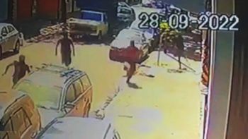 Video | Impresionante fuga en Villa Luro: cinco presos se escaparon de una alcaidía al saltar una pared