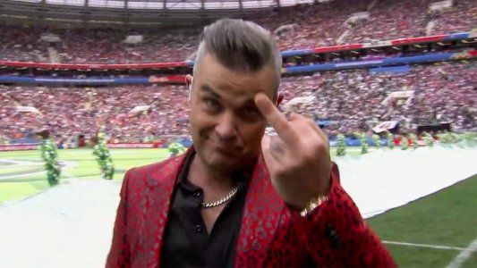 El extraño ‘fuck you’ de Robbie Williams en pleno show