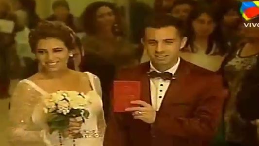 Vestidos como para la iglesia, Cinthia Fernández y Matías Defederico se casaron por civil