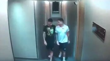 Video: así salían de la habitación los jugadores de Vélez acusados de abuso sexual (Foto: captura) Video: así salían de la habitación los jugadores de Vélez acusados de abuso sexual (Foto: captura)