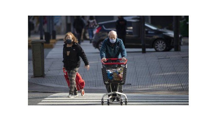 Nuevo salto en los contagios: se confirmaron 13.477 casos y 406 muertes en 24 horas