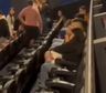 Escándalo en un cine: se pelearon por las butacas, lanzaron gas pimienta y fueron detenidas