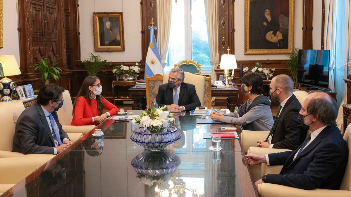 El Presidente define medidas con su gabinete