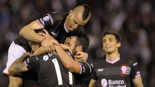 El golazo extraordinario del colombiano Roa para sellar el 3-0 de Huracán ante Banfield