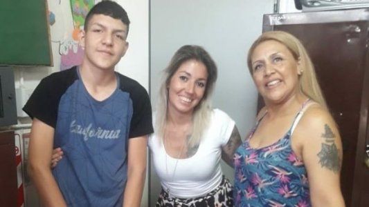 La magia de Twitter: calza 48,5, no tenía zapatillas para ir a la escuela y lo ayudó hasta Fabricio Oberto