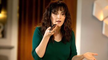 Julieta Díaz: “El cine está en crisis y al teatro no le va bien”