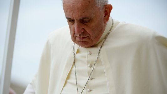 El accidente del papa Francisco: se quedó encerrado en un ascensor y fue socorrido por bomberos