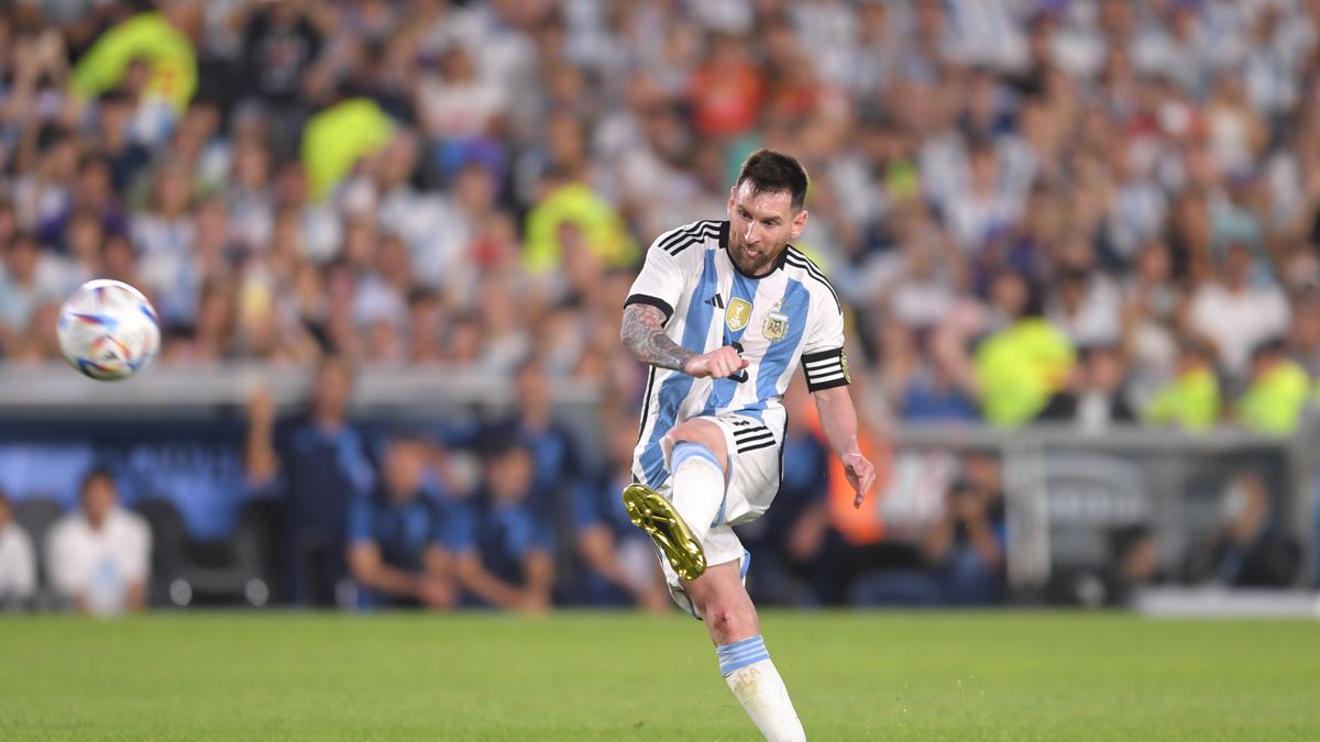 Lionel Messi: Siempre soñé poder festejar con ustedes (Foto: Télam)