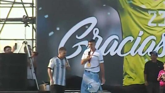 Emiliano Dibu Martínez fue homenajeado en Mar del Plata ante una multitud: Tengan el sueño de lograr la cuarta