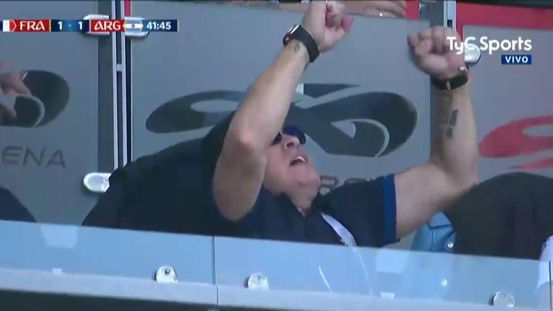 Así festejó Maradona el gol de Di María que puso el empate entre Argentina y Francia
