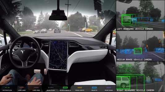 Elon Musk, investigado por quitar seguridad de los autos Tesla para acelerar su venta