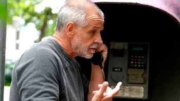 Brote, drogas y descontrol: Christian Petersen corría descalzo por la montaña