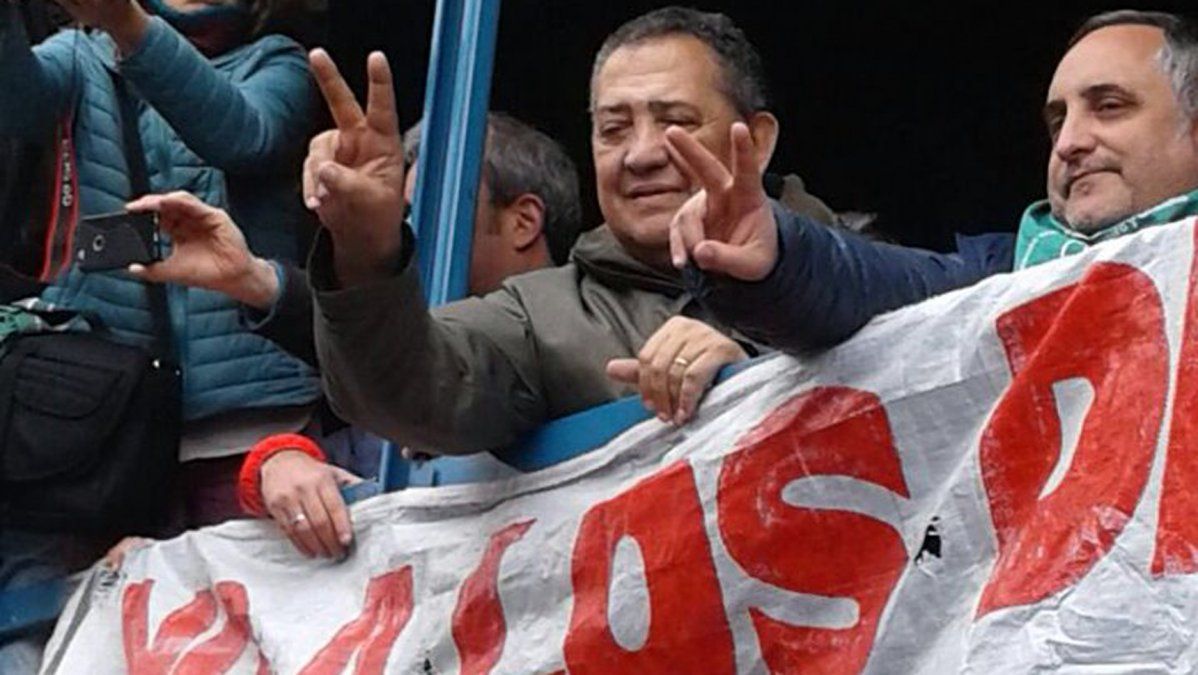DElía, al borde de la detención por la toma de una comisaría