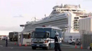 Murieron dos personas mientras evacuan a los pasajeros del crucero en cuarentena en Japón