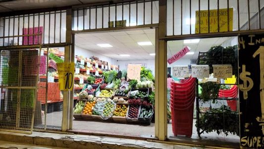 Todo por $10: la barata campaña de ventas de una verdulería de Córdoba para ganarle a la inflación