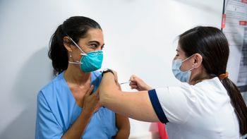 Ciudad comenzó a aplicar la tercera dosis, ¿quiénes serán los primeros en recibir un turno?
