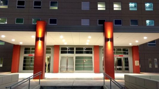 Nació en un inodoro y no respiraba: el milagroso rescate que salvó a un bebé en San Juan