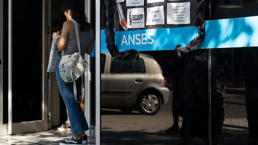 ANSES confirmó el bono de $120.990 para AUH y SUAF: cómo cobrarlo