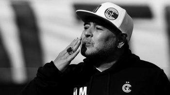 Maradona saludó a los padres en su día y recordó a Don Diego: Te extraño viejo, no podías ser más bueno