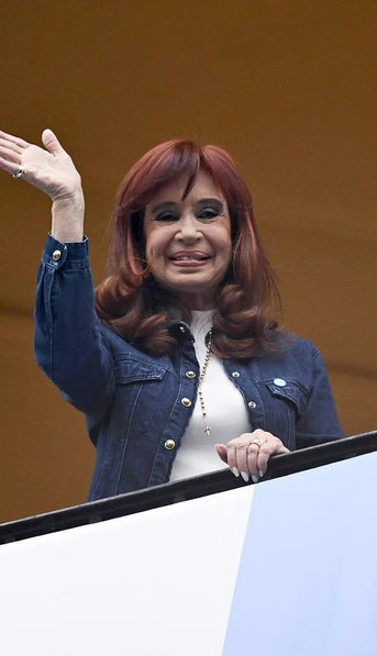 Cristina Kirchner finalizó su internación por su cuadro de apendicitis y fue dada de alta