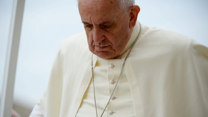 El accidente del papa Francisco: se quedó encerrado en un ascensor y fue socorrido por bomberos