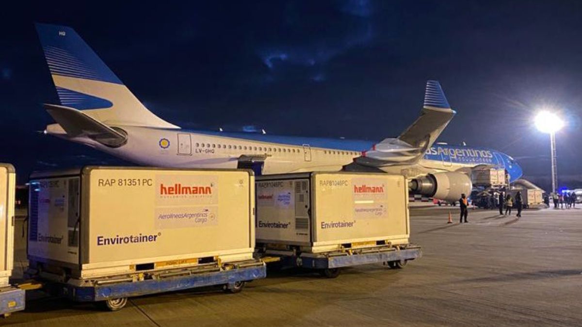 El avión de Aerolíneas Argentinas regresará este lunes con más vacunas Sputnik V desde Rusia. Foto: Archivo.