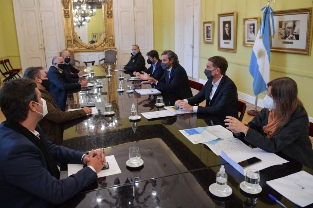 Santiago Cafiero encabezó reunión tripartita de Seguridad y Transporte para coordinar los controles del confinamiento en CABA y PBA. Frederic reúne al Consejo de Seguridad Interior. (Foto: Presidencia)