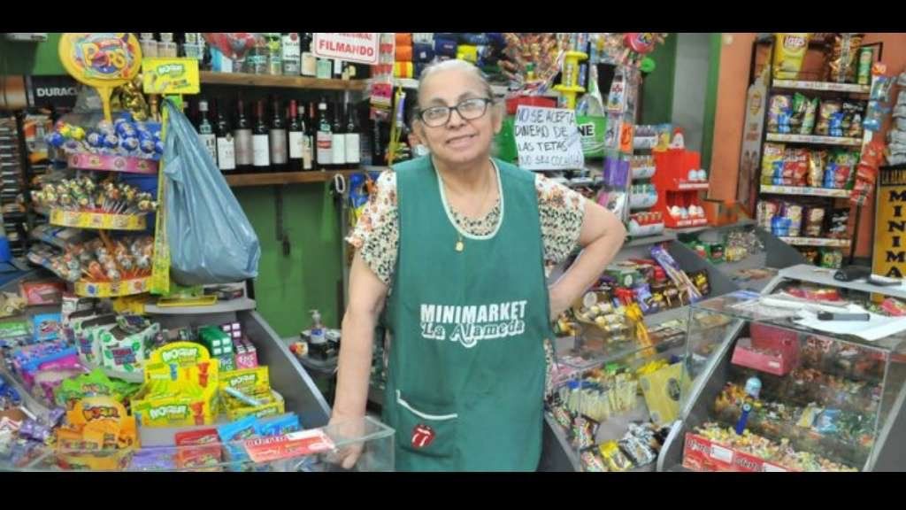 El llamativo cartel en un súper en Mendoza: “No se acepta dinero de las tetas (no sea cochina)”