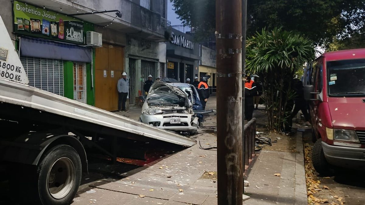 El choque provocó que cuatro familias se quedaran sin gas y sin luz. (Foto: X @maxiklan).