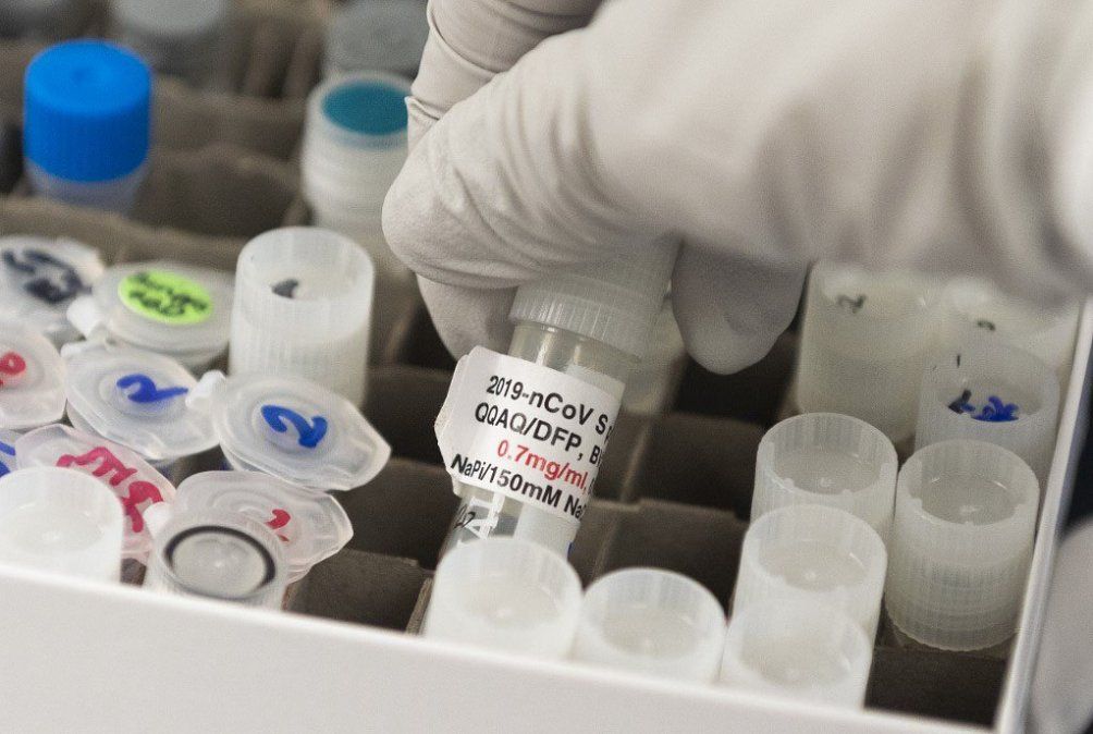 AstraZeneca confirmó que reanuda los ensayos de la vacuna de Oxford contra el COVID-19