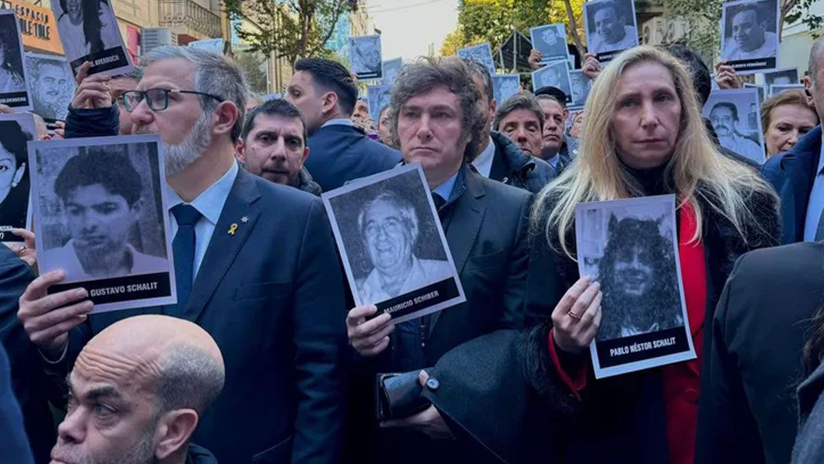 Javier Milei, presente en el acto por el atentado contra la AMIA (Foto: Presidencia). Javier Milei, presente en el acto por el atentado contra la AMIA (Foto: Presidencia).