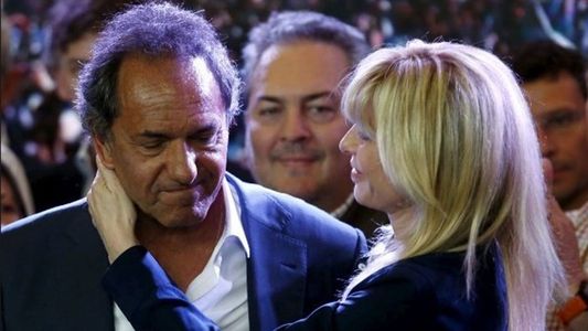 Mientras Scioli blanquea su relación, Karina Rabolini ya convive con su novio