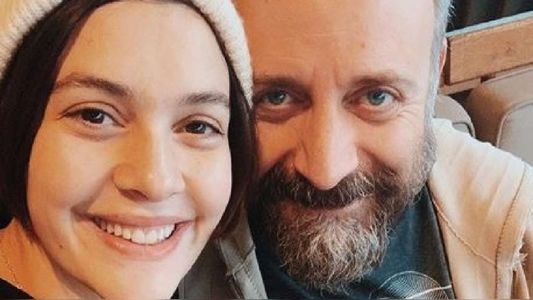 Sherazade, de Las mil y una noches, mostró su avanzado embarazo