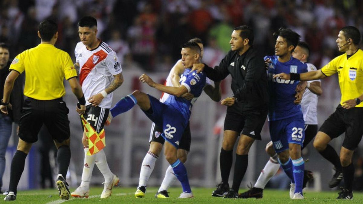 La Conmebol Sancionó A River Por Los Incidentes Entre Enzo Pérez Y ...