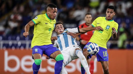 La Selección Argentina perdió con Brasil y quedó comprometida en el Sudamericano Sub-20