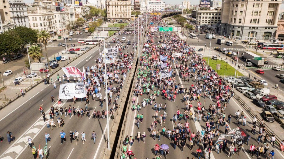 Un diputado de Cambiemos presentó un proyecto para sacarle los planes sociales a quienes hagan piquetes
