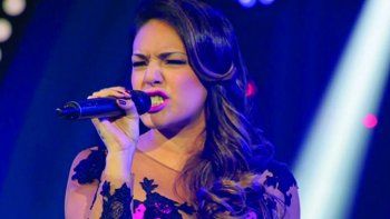 Ángela Leiva reveló que está de novia con uno de los músicos de su banda