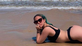 El destape de Ángela Torres en sus vacaciones en la playa