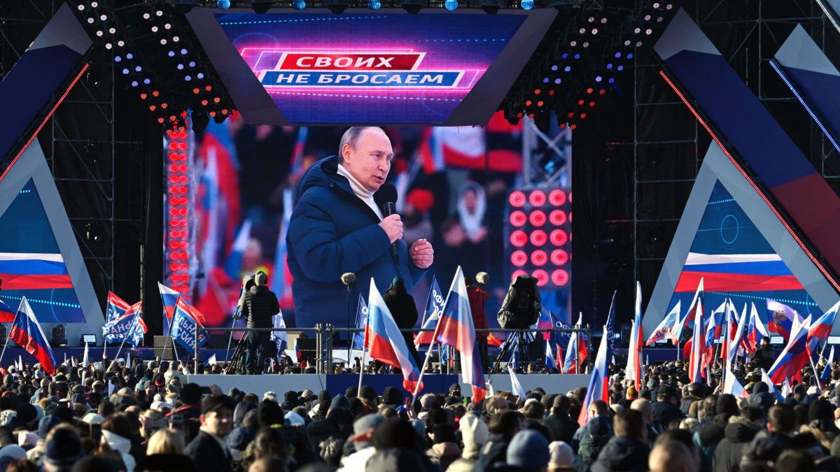 Vladimir Putin ante una multitud para celebrar 8 años de la anexión de Crimea, también ante Ucrania (Foto: AP)