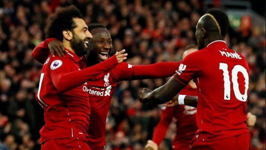 Premier League: Liverpool goleó a Huddersfield, retomó el liderazgo y le mete presión a Manchester City
