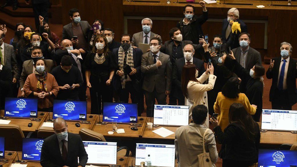 Derrota para Piñera: el senado chileno aprobó el retiro del 10% fondos de pensión por la pandemia
