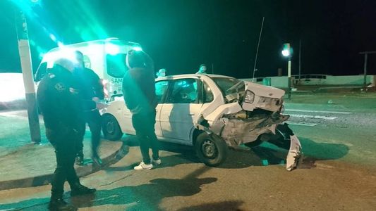 Manejaba con 2,36 gramos de alcohol en sangre, causó un doble choque y agredió a la policía