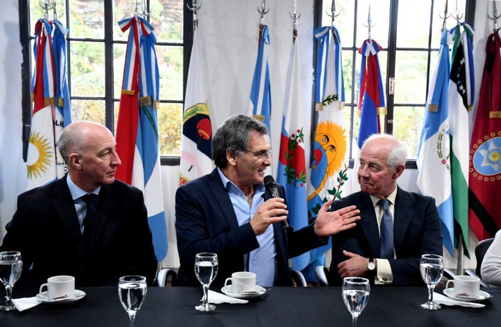 Los familiares de los “soldados sólo conocidos por Dios” viajan a colocar placas nuevas