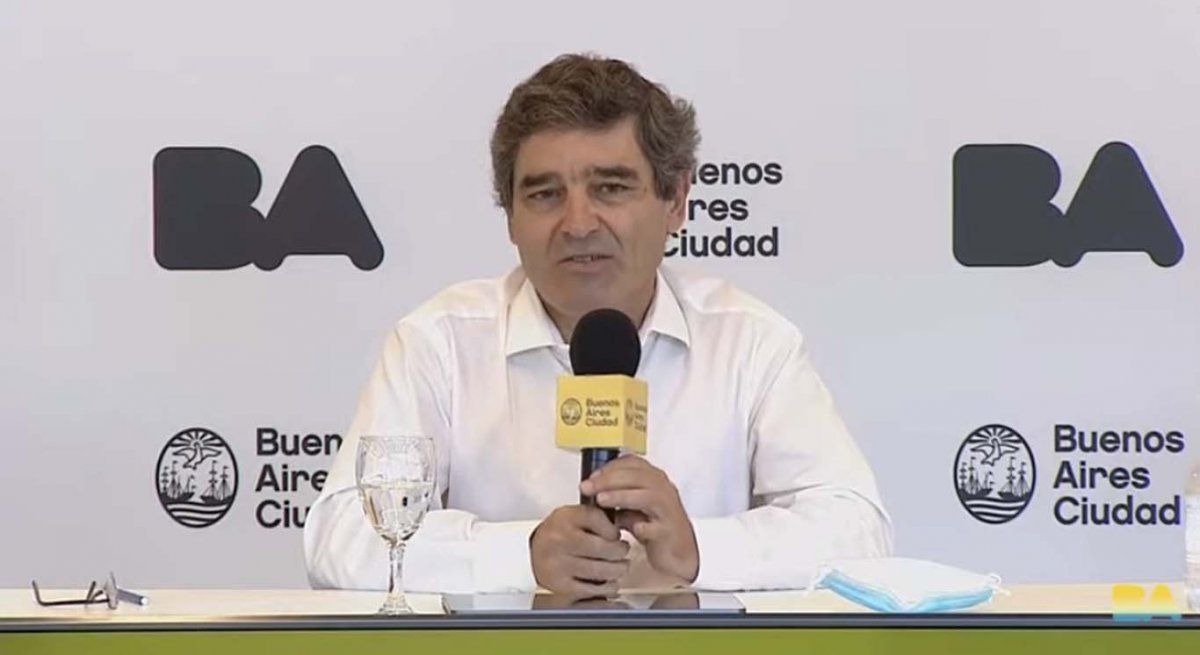 Quirós reveló quiénes serán los primeros argentinos en recibir la vacuna rusa si ANMAT la aprueba